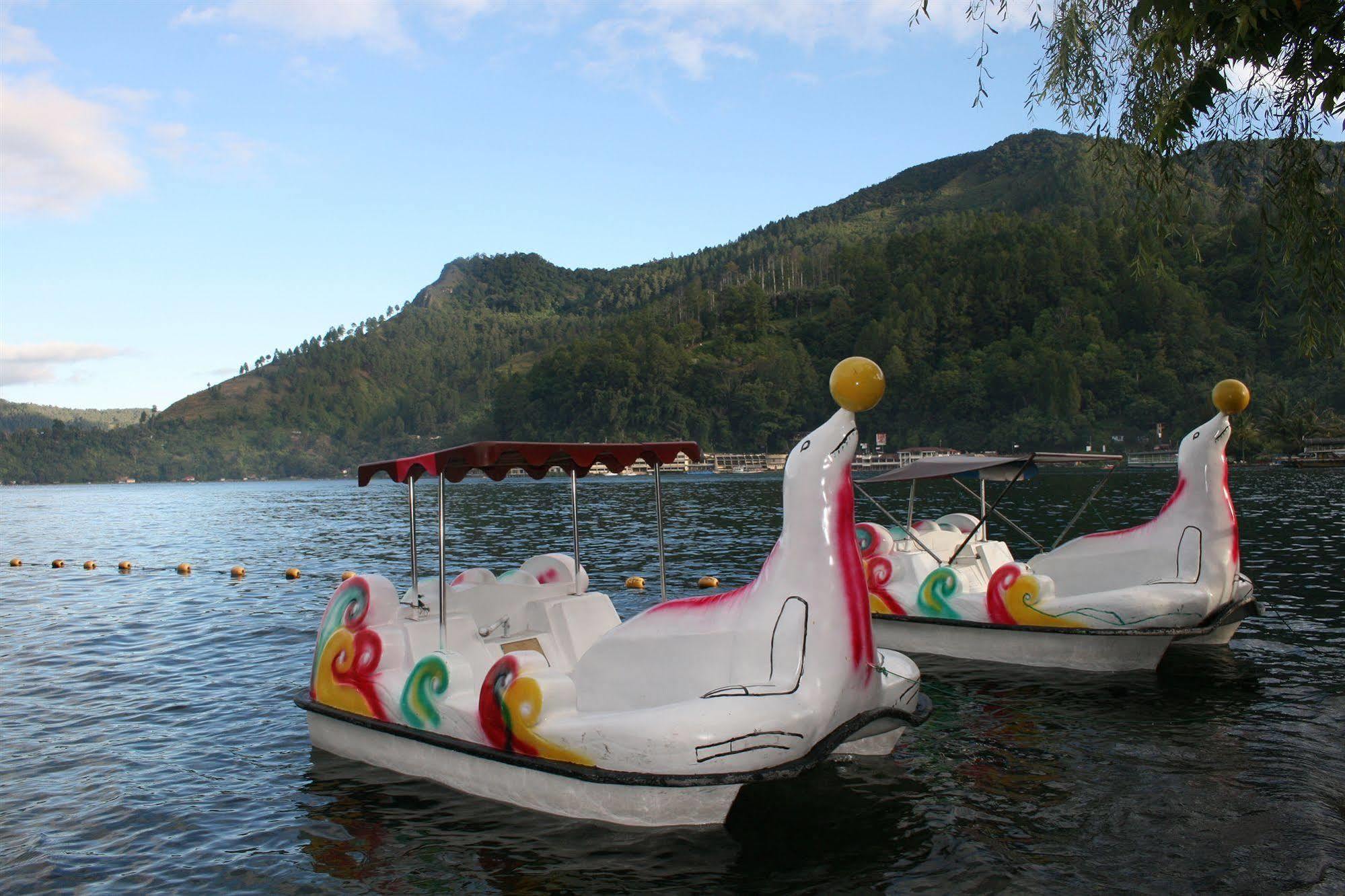 Pandu Lakeside Hotel Parapat Exterior photo