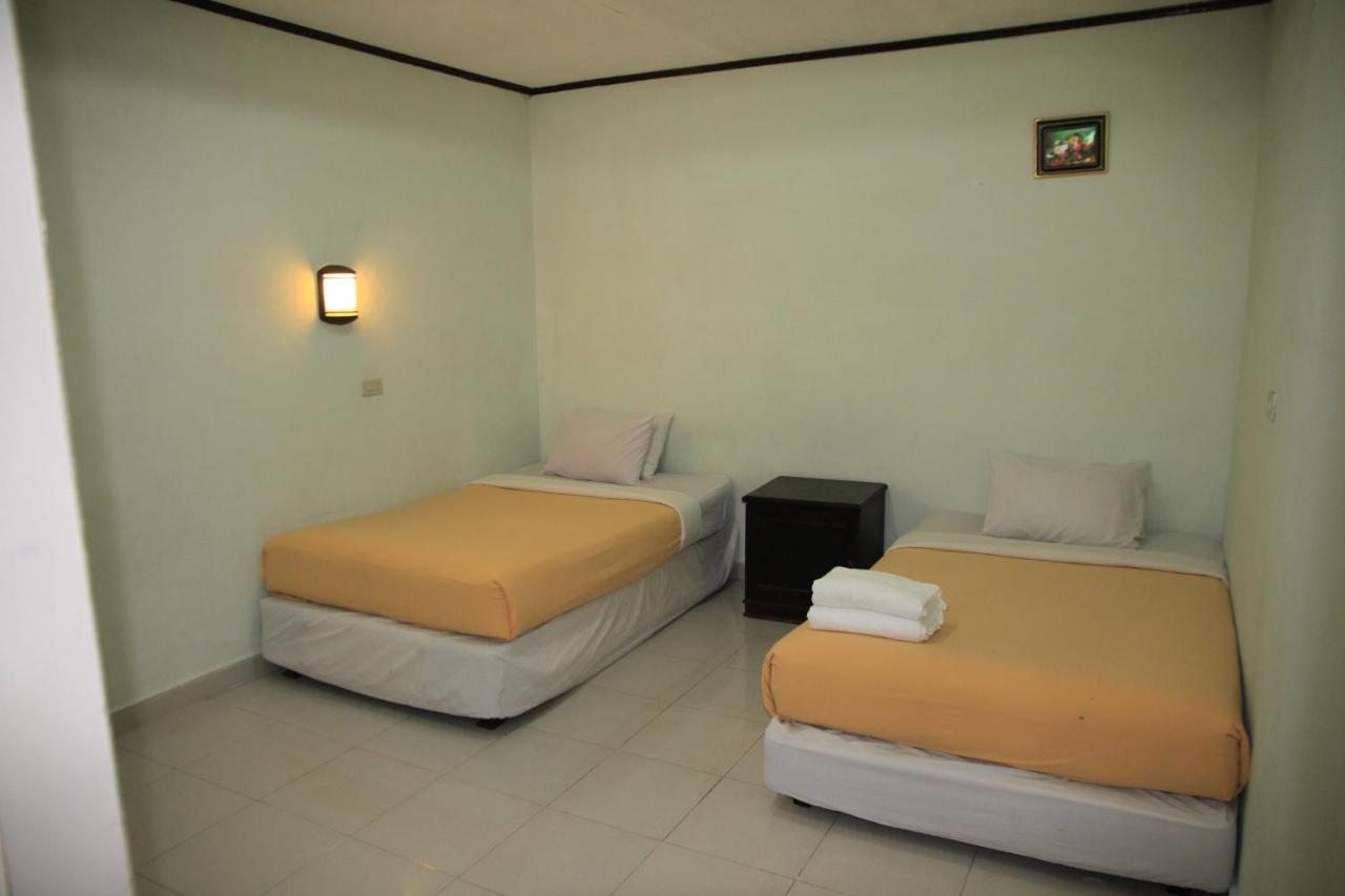 Pandu Lakeside Hotel Parapat Exterior photo