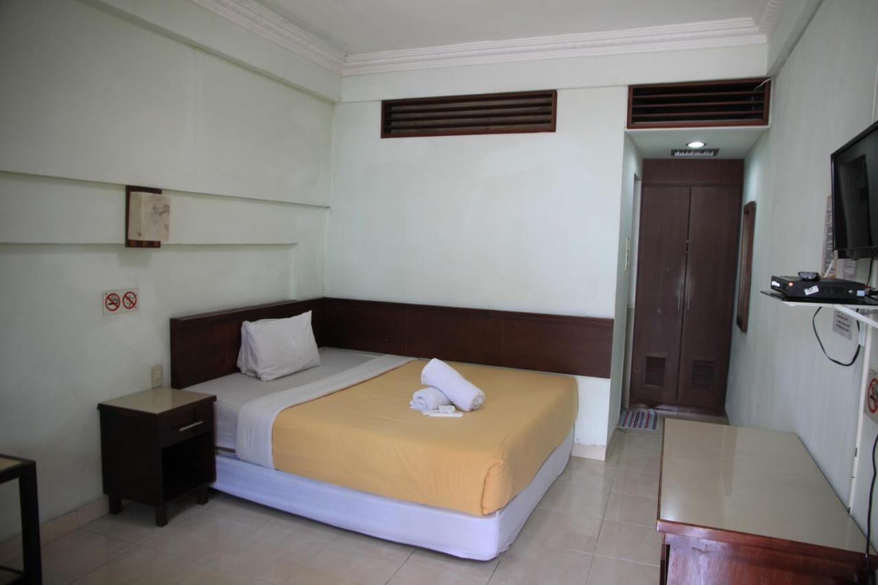 Pandu Lakeside Hotel Parapat Exterior photo