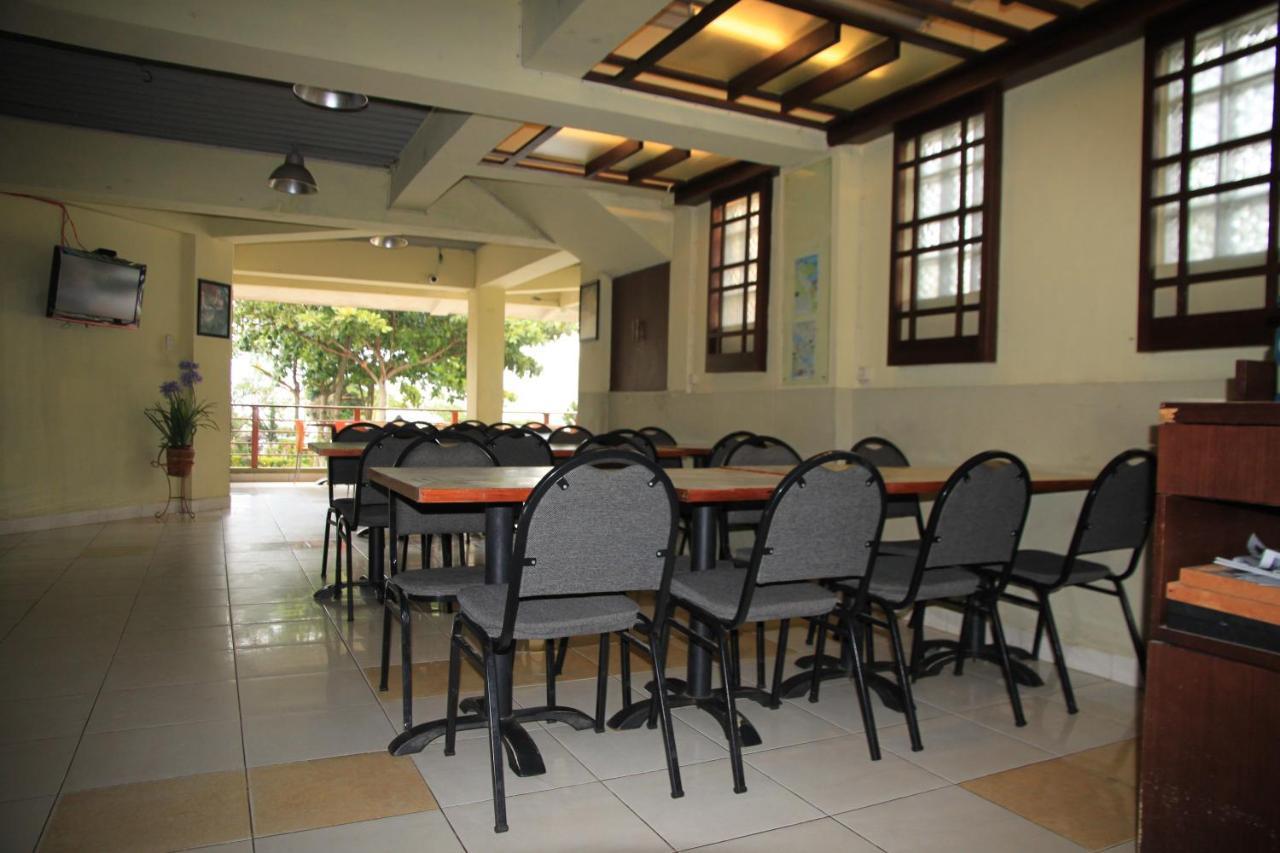 Pandu Lakeside Hotel Parapat Exterior photo